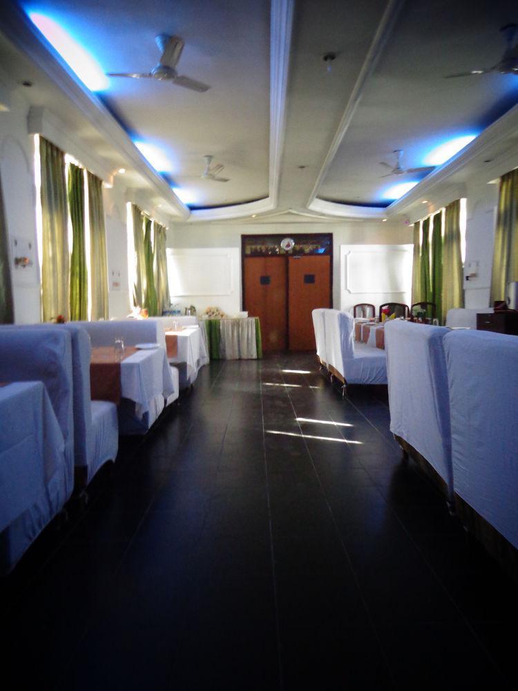 בודהגאיה Hotel Lumbini International מראה חיצוני תמונה